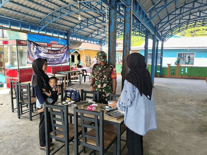 Babinsa Koramil 02/Tarempa Monitoring Program MBG 3B di Kecamatan Siantan