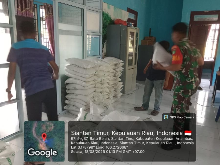 Babinsa Koramil 02/Tarempa Monitoring Penyaluran Bantuan Pangan untuk 66 Keluarga Penerima Manfaat d