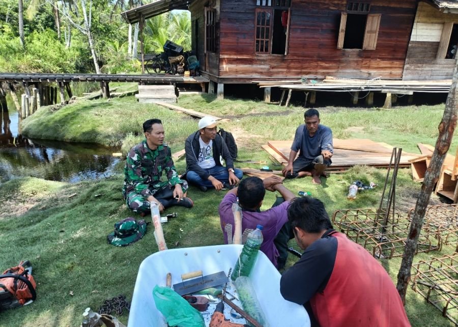 Babinsa Koramil 02/Tebing Tinggi Ajak Warga Tenan Perkuat Gotong Royong dan Peduli Lingkungan