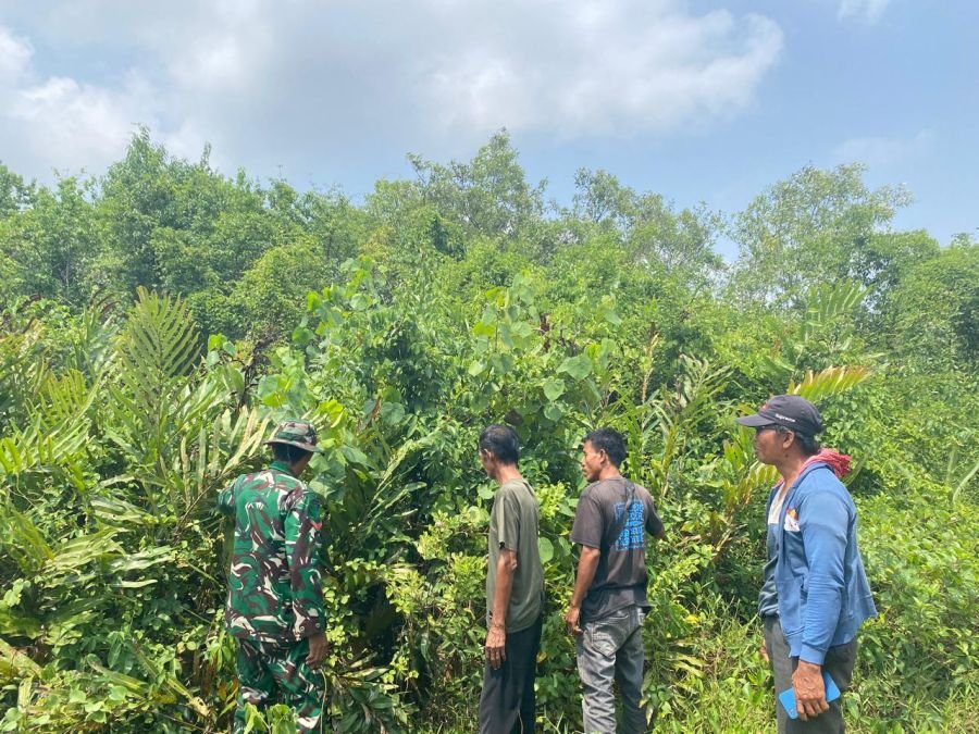 Babinsa Koramil 02/Tebing Tinggi Ajak Masyarakat Turun Lapangan, Cegah Karhutla Sejak Dini