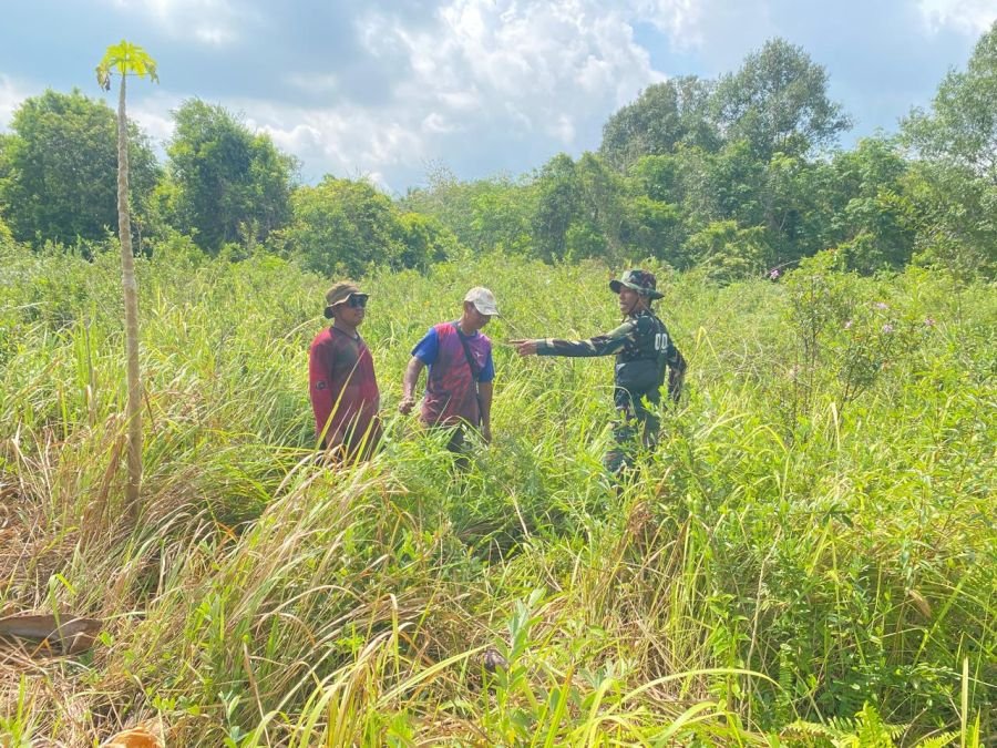 Babinsa Koramil 02/Tebing Tinggi Bersama Warga Gencarkan Patroli, Cegah Karhutla di Selatpanjang
