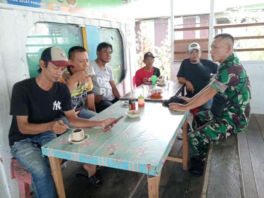 Babinsa Koramil 02/Tebing Tinggi Perkuat Komunikasi dengan Warga Selatpanjang
