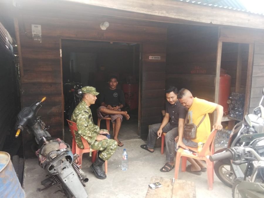 Babinsa Koramil 02/Tebing Tinggi Perkuat Kedekatan dengan Warga, Ajak Jaga Kerukunan dan Kebersihan