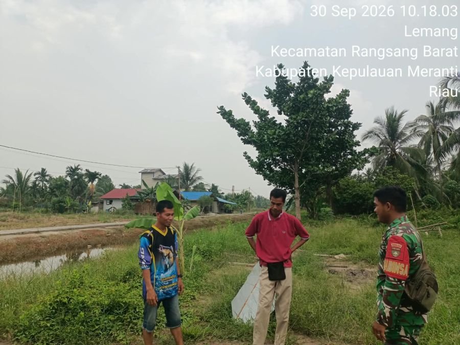 Babinsa Koramil 02/Tebing Tinggi Perkuat Komsos dan Gotong Royong di Desa Lemang