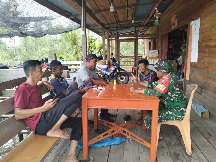 Babinsa Koramil 02/Tebing Tinggi Perkuat Sosialisasi Cegah Karhutla di Sungai Gayung Kiri