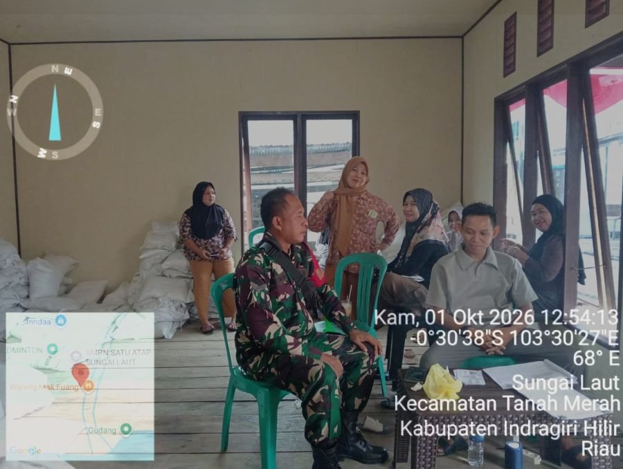 Babinsa Koramil 02/TM Pererat Silaturahmi Lewat Komsos di Desa Sungai Laut