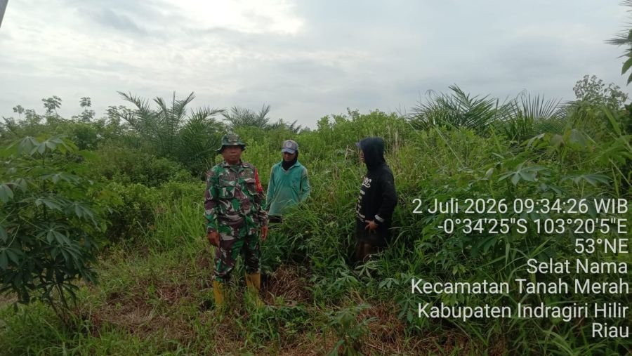 Babinsa Koramil 02/TM Sosialisasi dan Patroli Cegah Karhutla di Desa Selat Nama