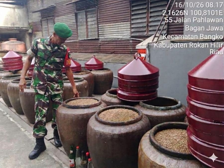 Babinsa Koramil 0321-01/Bangko Cek Pelaku UMKM Pembuatan Kecap dan Saos di Bagan Timur