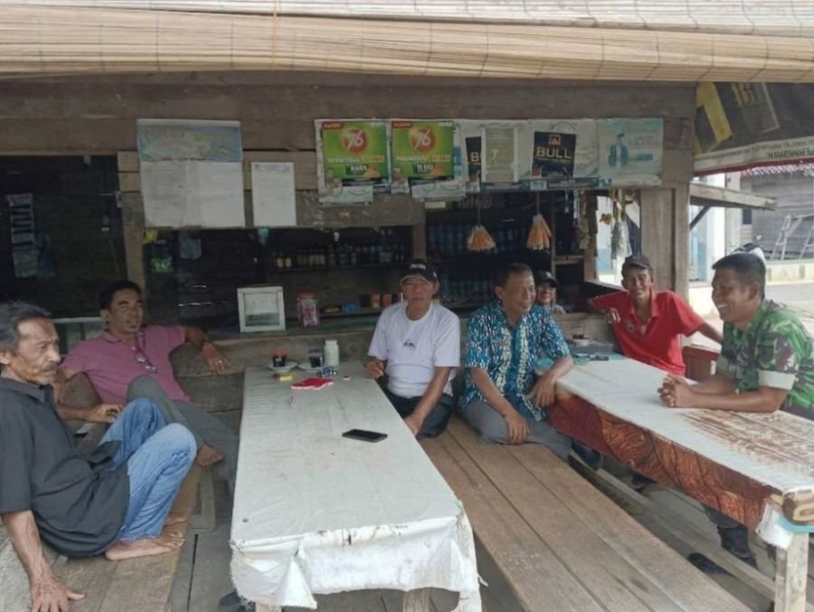 Babinsa Koramil 0321-01/Bangko Ingatkan Warga Jaga Kebersihan dan Stop Bakar Lahan