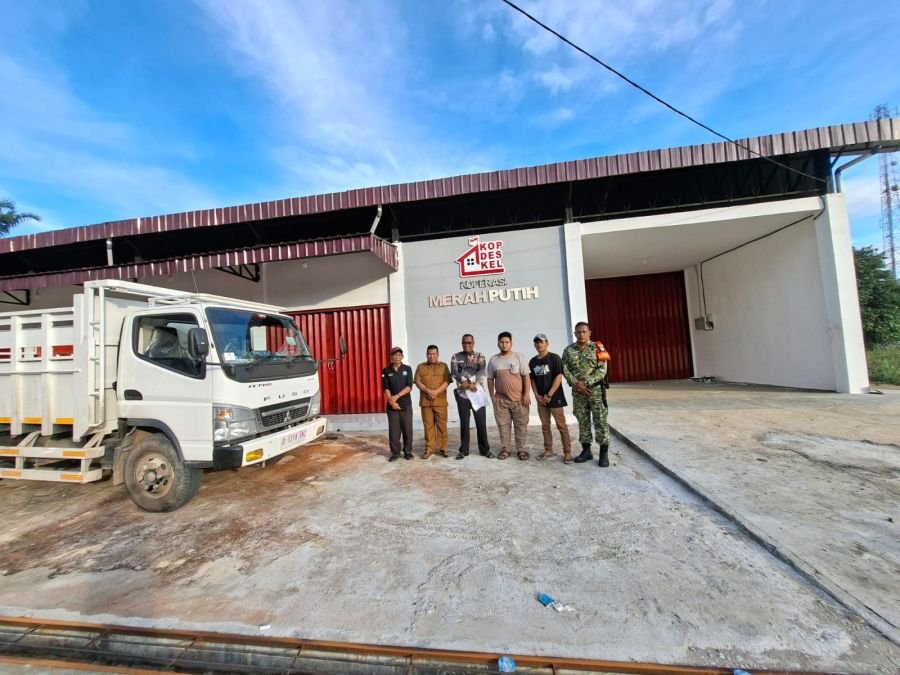 Babinsa Koramil 03/Bgs Dampingi Serah Terima Satu Unit Truk Canter Fuso di KDKMP Kep. Batera Makmur