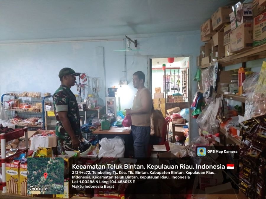 Babinsa Koramil 03/Bintan Utara Sambangi Warung Sembako di Kelurahan Tembeling Tanjung