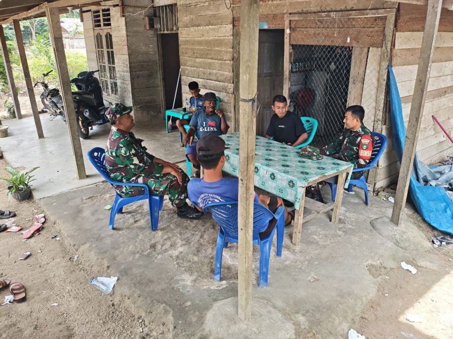 Babinsa Koramil 03/Bunut Perkuat Komsos Bersama Mitra Karib di Balam Merah