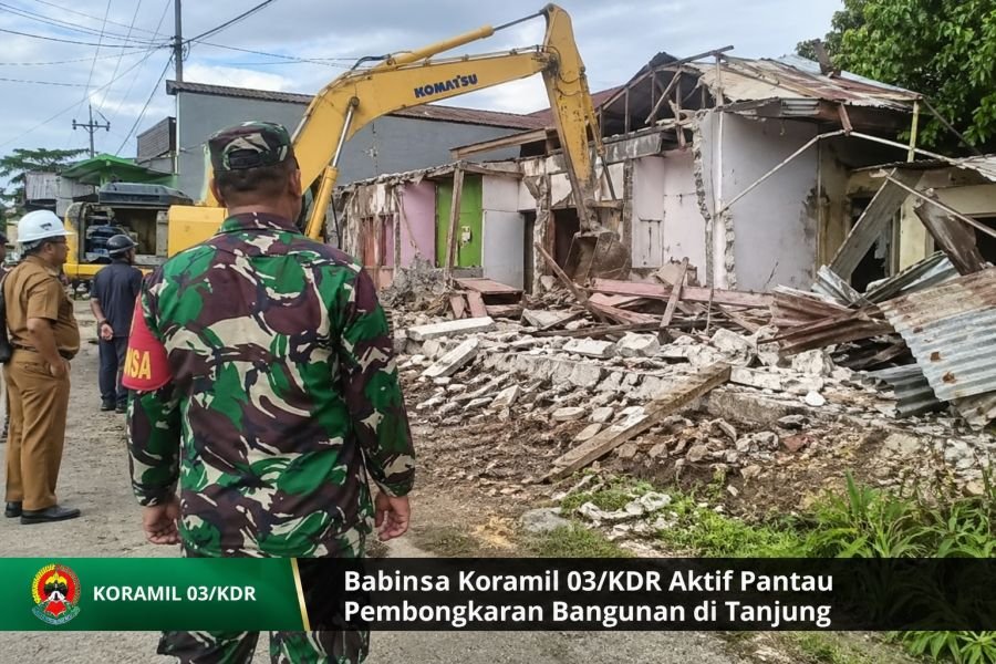 Babinsa Koramil 03/KDR Aktif Pantau Pembongkaran Bangunan di Tanjung