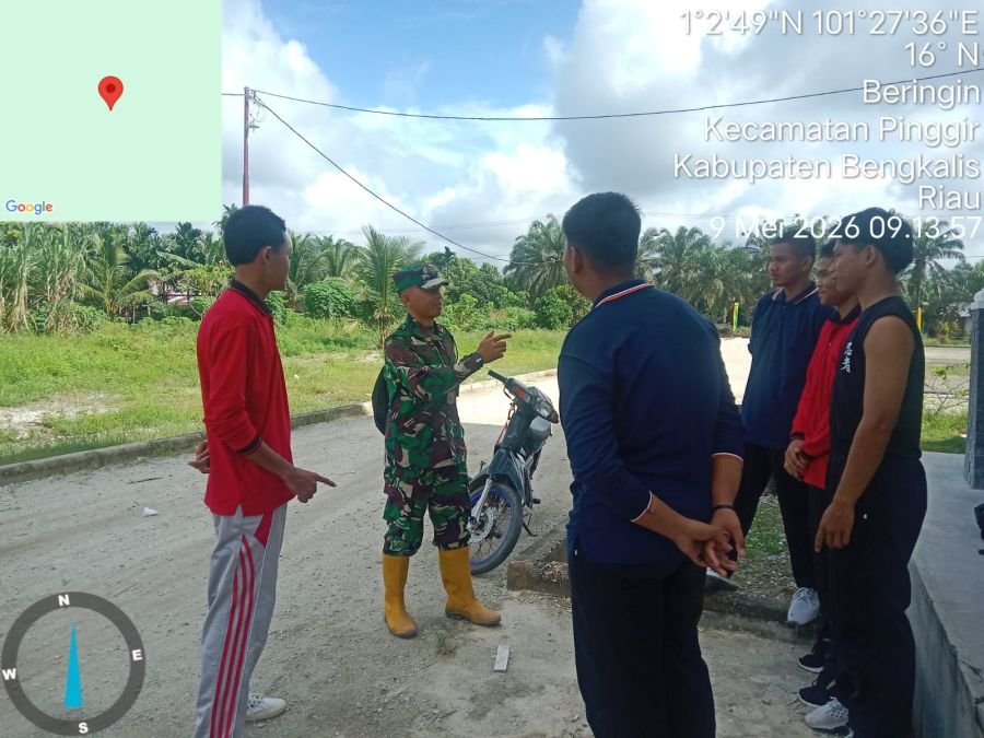 Babinsa Koramil 03/Mandau Tanamkan Nilai Pancasila Sejak Dini Kepada Anak-anak Desa Beringin