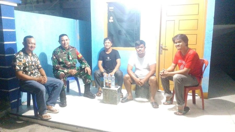 Babinsa Koramil 03/Senapelan Aktifkan Semangat Ronda Malam Demi Kamtibmas