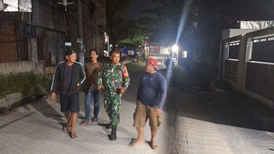 Babinsa Koramil 03/Senapelan Dorong Peran Pos Kamling Cegah Gangguan Kamtibmas