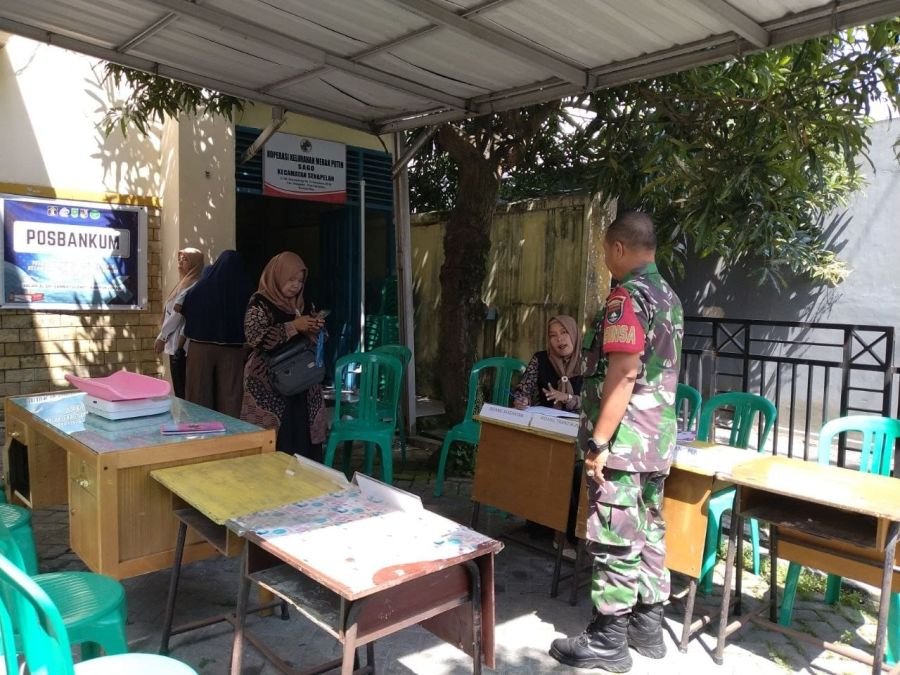 Babinsa Koramil 03/Senapelan Dukung Pelayanan Posyandu Balita dan Lansia