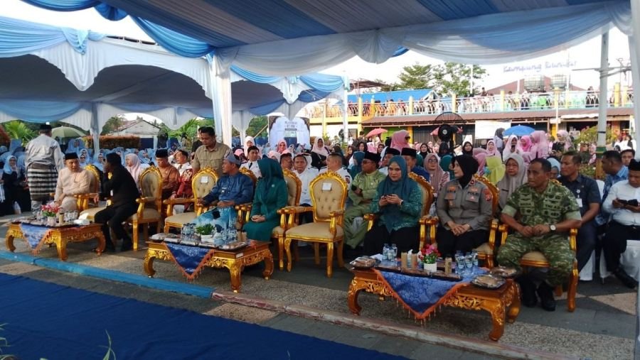 Babinsa Koramil 03/Senapelan Kawal Pengukuhan 76 Pengurus RT/RW se-Kecamatan Senapelan