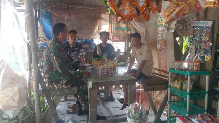 Babinsa Koramil 03/Senapelan Perkuat Pembinaan Teritorial Melalui Komsos