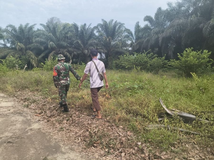 Babinsa Koramil 03/SS Kodim 0320/Dumai Gencarkan Patroli dan Sosialisasi Pencegahan Karhutla