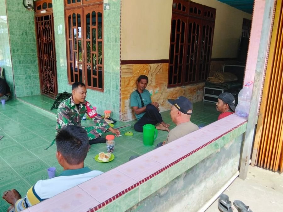 Babinsa Koramil 03/Tempuling Bangun Komunikasi Aktif dengan Tokoh Masyarakat Kempas