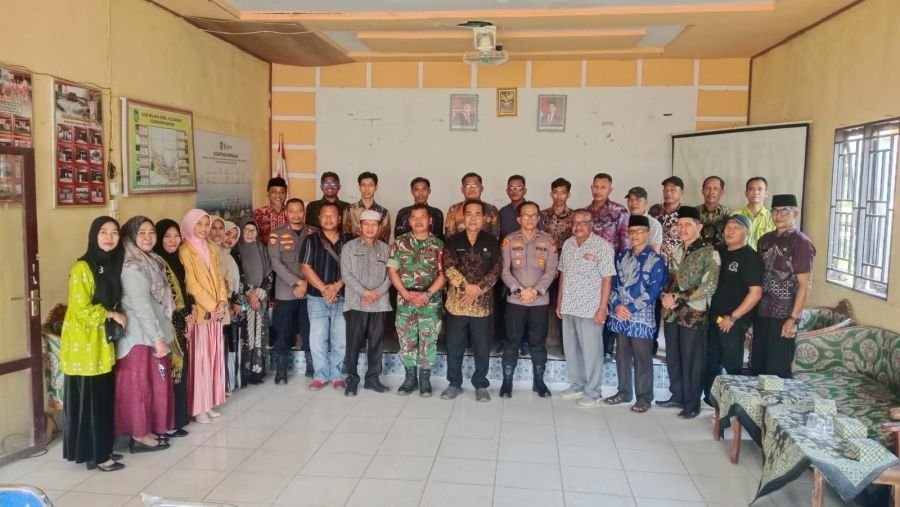 Babinsa Koramil 03/Tempuling Hadiri Pembentukan Panitia HUT RI di Kempas