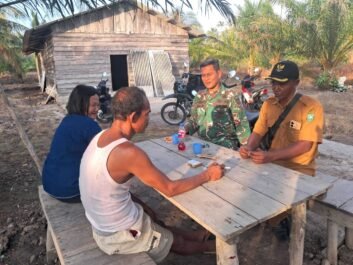 Babinsa Koramil 04 /Rupat Laksanakan Komsos Kepada Warga Binaan Sebagai Sarana Bertukar Fikiran