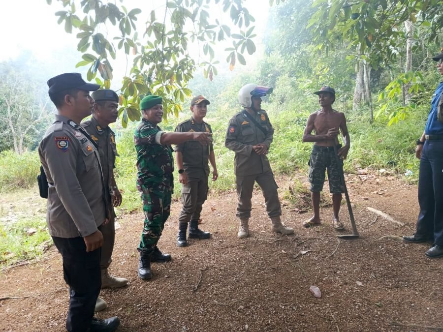 Babinsa Koramil 04/Dabo, Kodim 0315/TPI, Gelar Patroli Karhutla Terpadu di Desa Marok Tua