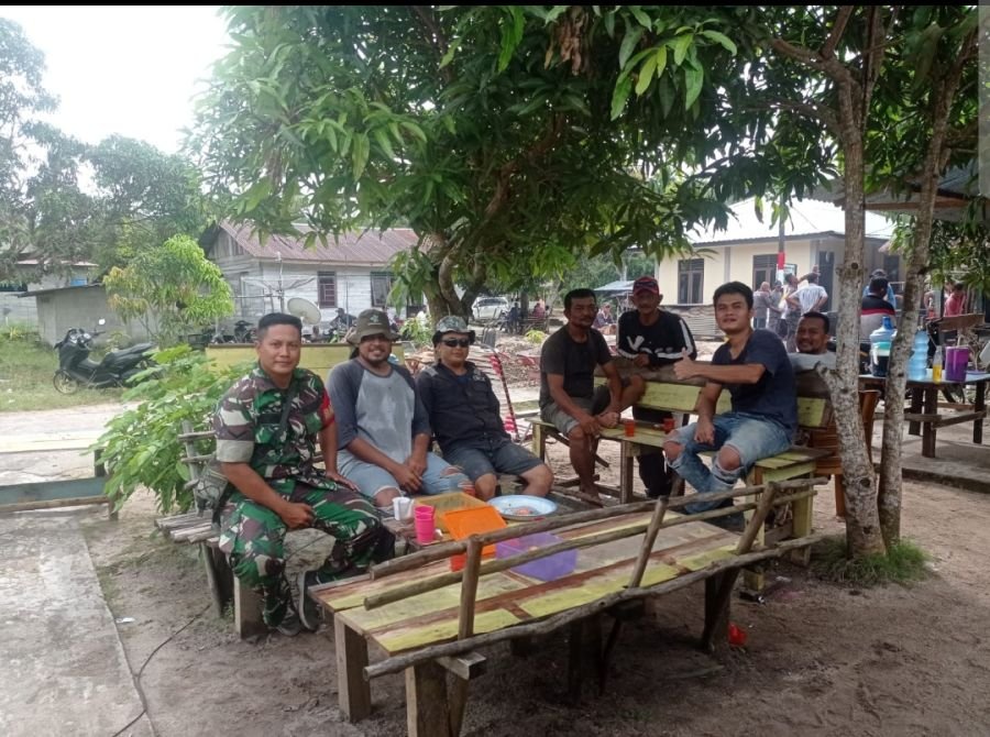 Babinsa Koramil 04/Dabo, Kodim 0315/TPI, Imbau Warga Desa Berindat Waspada Karhutla