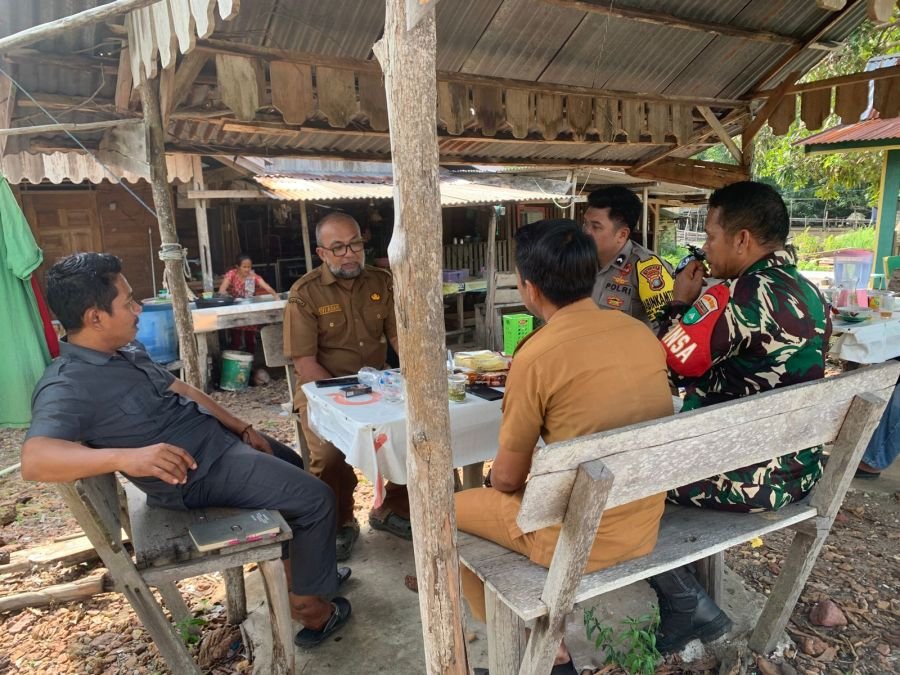 Babinsa Koramil 04/Dabo, Kodim 0315/TPI, Gelar Komsos Bahas Keamanan dan Kesiapsiagaan Bencana di Pu