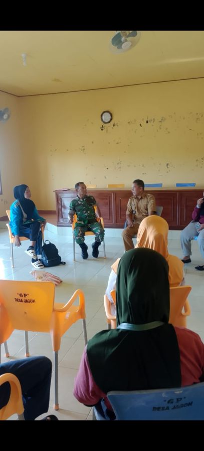 Babinsa Koramil 04/Dabo, Kodim 0315/TPI, Bantu Mediasi Sengketa Lahan Antar Warga di Desa Jagoh