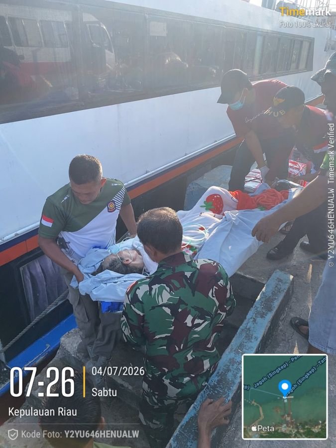 Babinsa Koramil 04/Dabo, Peltu Maksudi, melaksanakan kegiatan pemantauan (monitoring) di pelabuhan s