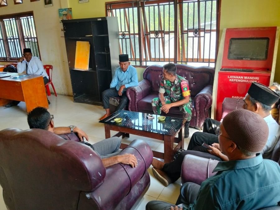 Babinsa Koramil 04/Kubu Turun Langsung, Perkuat Komunikasi Warga di Panipahan Laut