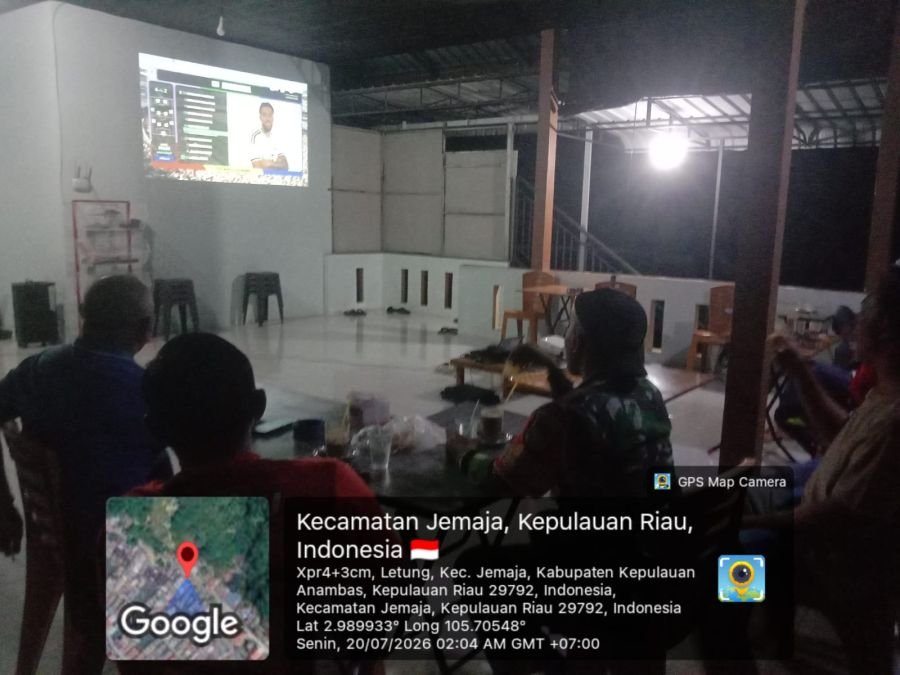 Babinsa Koramil 04/Letung Nobar Final Piala Dunia 2026 Bersama Warga, Pererat Silaturahmi