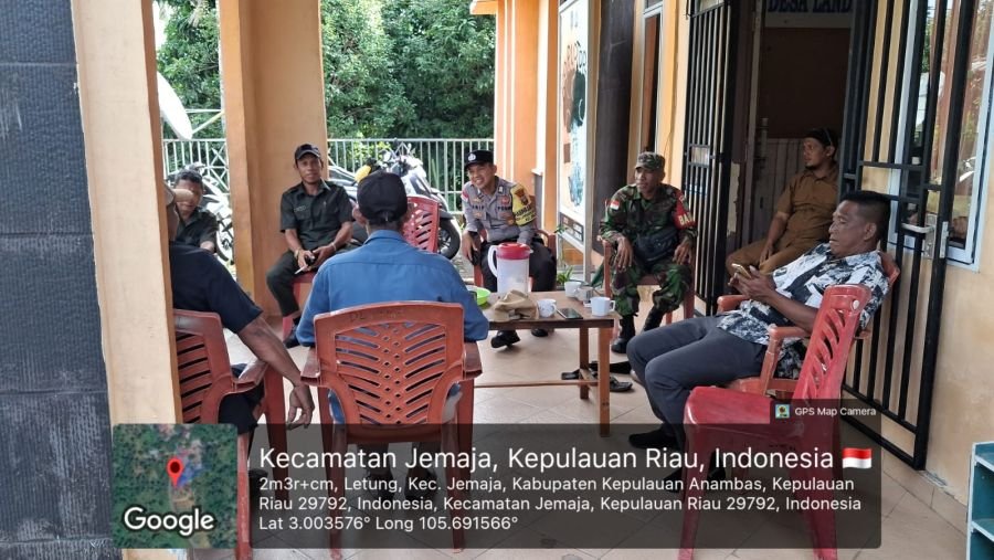 Babinsa Koramil 04/Letung Sosialisasikan Rekrutmen TNI AD kepada Warga Desa Landak