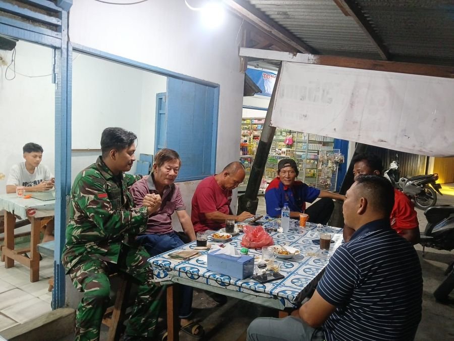 Babinsa Koramil 04/Limapuluh Gencarkan Patroli Malam, Warga Jundol Baru Apresiasi Kehadiran TNI