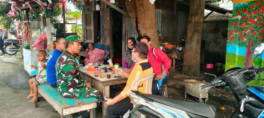 Babinsa Koramil 04/Lph Ajak Warga Tanjung Rhu Peduli Kebersihan dan Cegah DBD