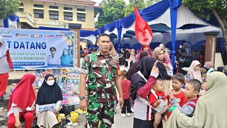 Babinsa Koramil 04/LPH Kawal Kemeriahan HUT RI ke-242, Gerak Jalan Santai Kecamatan Limapuluh