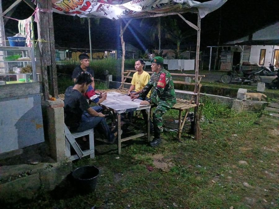 Babinsa Koramil 04/Lph Turun Tengah Malam! Warga Rintis Diimbau Aktifkan Pos Kamling dan Lawan Narko