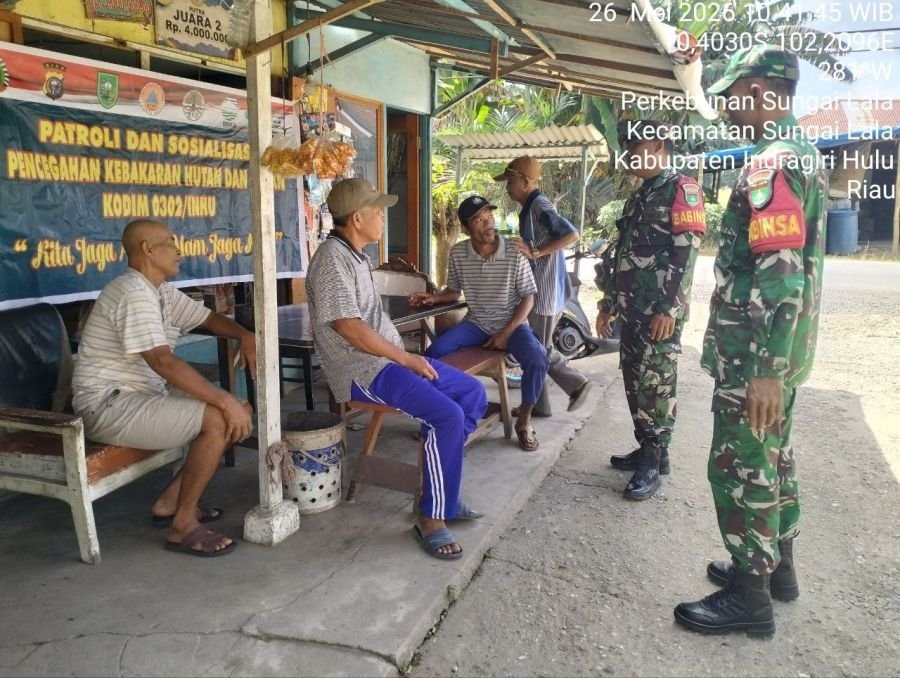 Babinsa Koramil 04/Pasir Penyu Gencarkan Patroli dan Sosialisasi Cegah Karhutla di Desa Kelawat