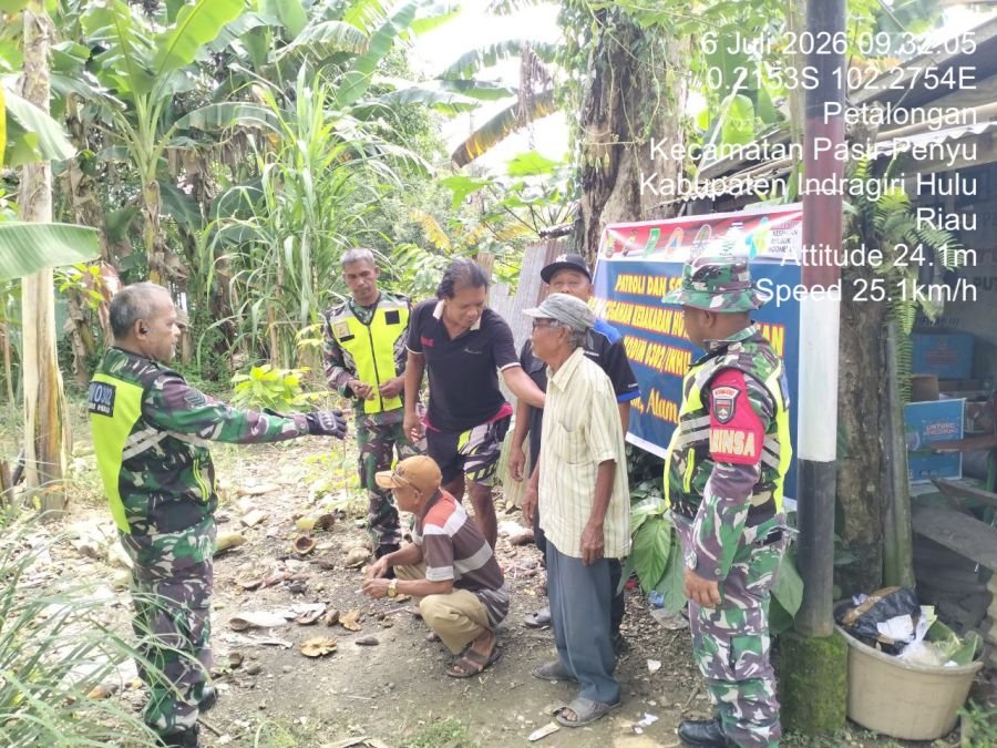 Babinsa Koramil 04/Pasir Penyu Laksanakan Patroli dan Sosialisasi Karhutla di Desa Pasir Beringin