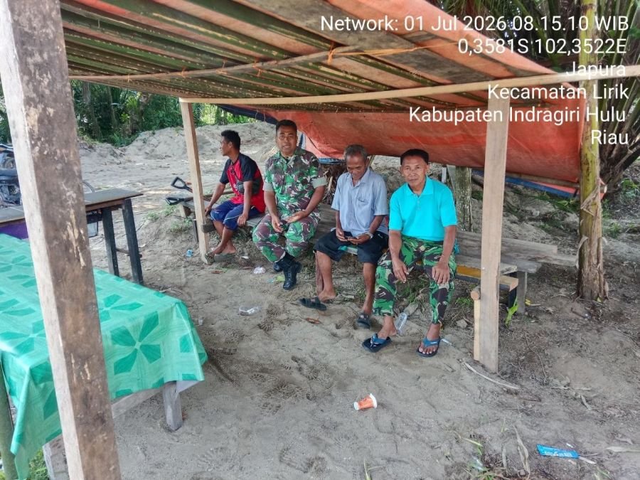 Babinsa Koramil 04/Pasir Penyu Laksanakan Komsos Ajak Warga Jaga Kesehatan di Tengah Perubahan Cuaca