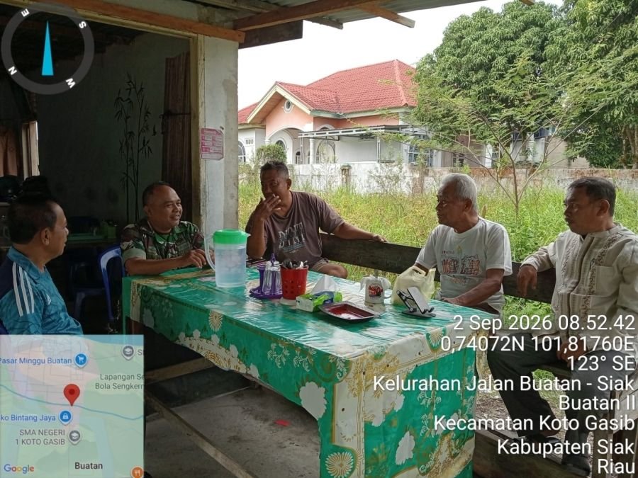 Babinsa Koramil 04/Perawang Bangun Komunikasi Langsung Bersama Warga Buatan II
