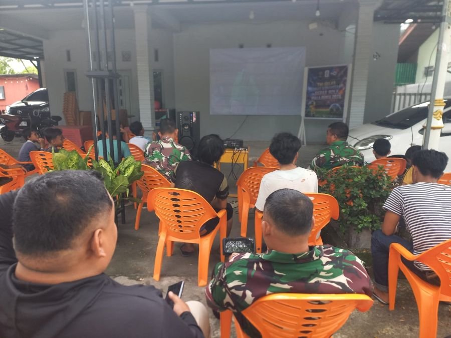 Babinsa Koramil 04/Perawang Hadir di Tengah Euforia Piala Dunia 2026 Bersama Masyarakat
