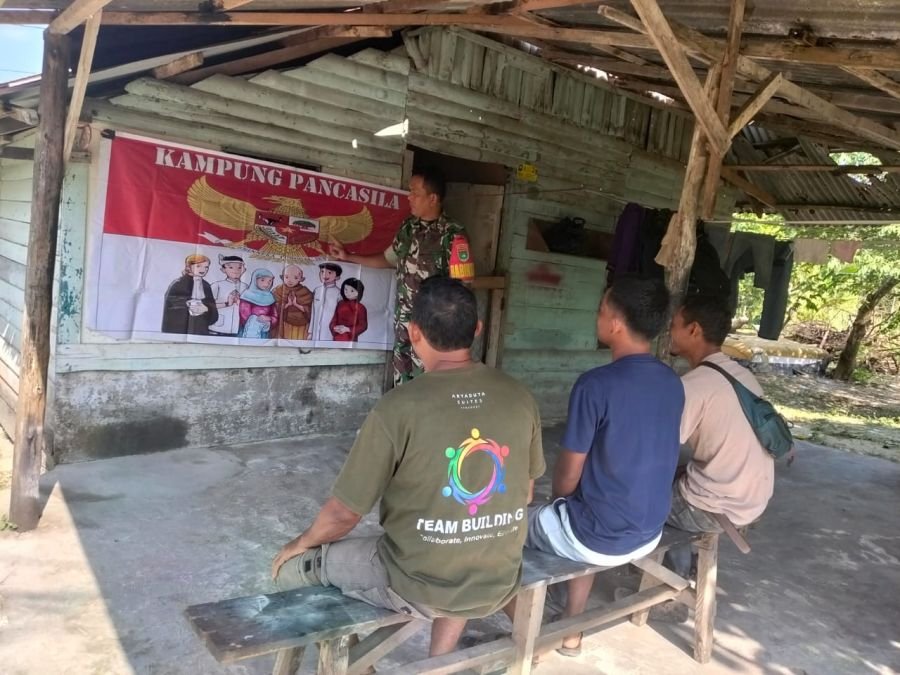 Babinsa Koramil 04/Perawang, Serka Abdon Perkuat Nilai Pancasila Lewat Komsos bersama Warga