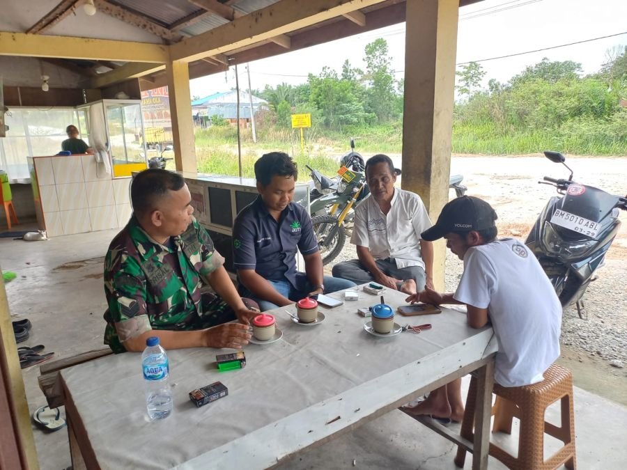 Babinsa Koramil 04/Perawang, Serka Afrisal Hadir di Tengah Warga, Perkuat Komunikasi dan Kebersamaan