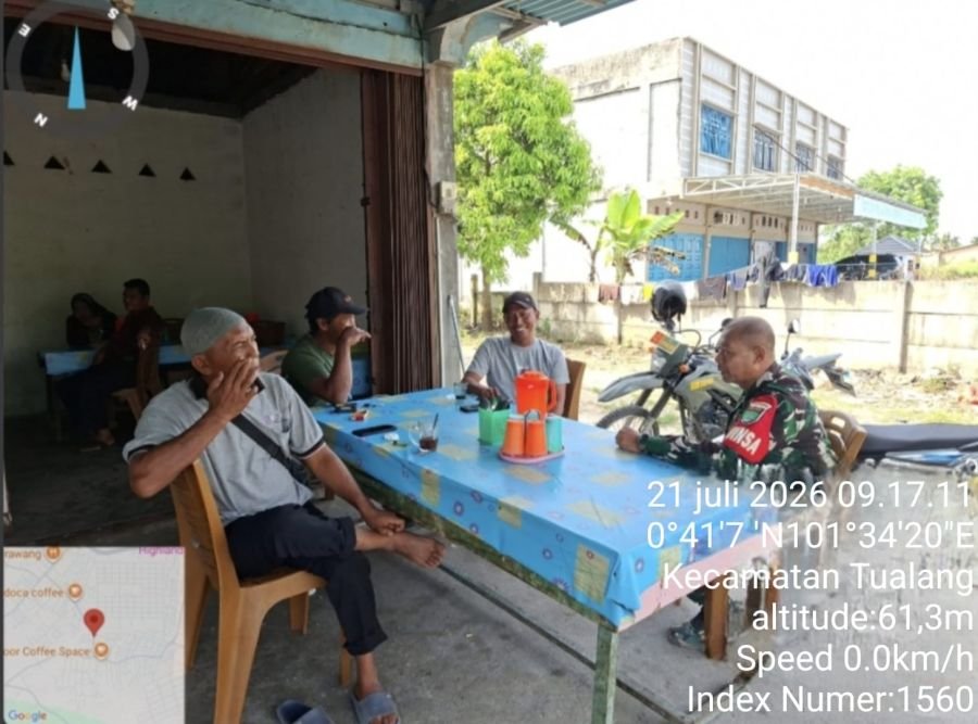 Babinsa Koramil 04/Perawang,Sertu Sarju Sambangi Warga, Pererat Kemitraan di Tualang