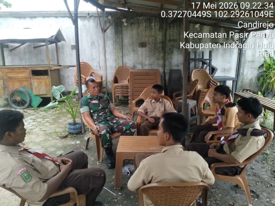Babinsa Koramil 04/PP Gelar Komunikasi Sosial Bersama Anggota Pramuka di Pasir Penyu