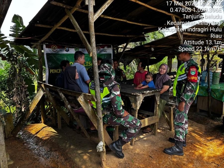 Babinsa Koramil 04/PP Gencarkan Patroli dan Sosialisasi Cegah Karhutla di Desa Tanjung Beludu
