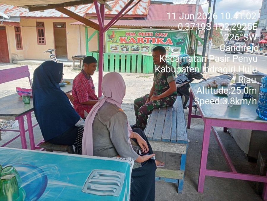 Babinsa Koramil 04/PP Ingatkan Pedagang Minuman di Candirejo Air Molek II Utamakan Kebersihan